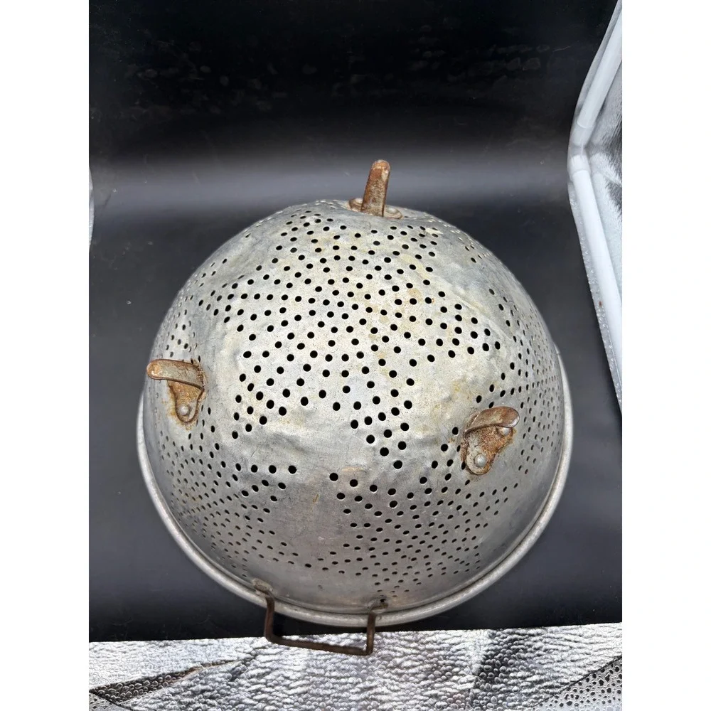 Unbranded vintage aluminum